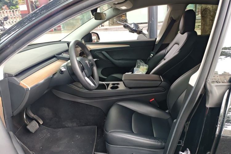Used Tesla Model Y 2022 Rear-Wheel-Drive Version Left Front Seat