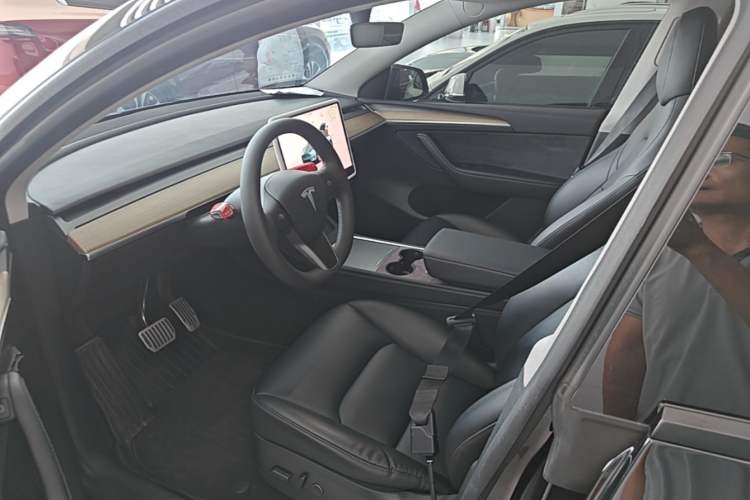 Used Tesla Model Y 2022 Long-Range All-Wheel-Drive Version Left Front Seat