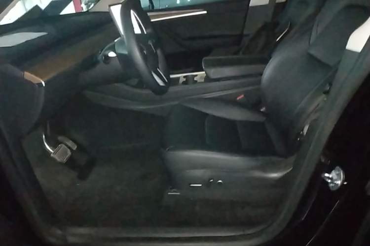 Used Tesla Model Y 2022 Rear-Wheel-Drive Version Left Front Seat