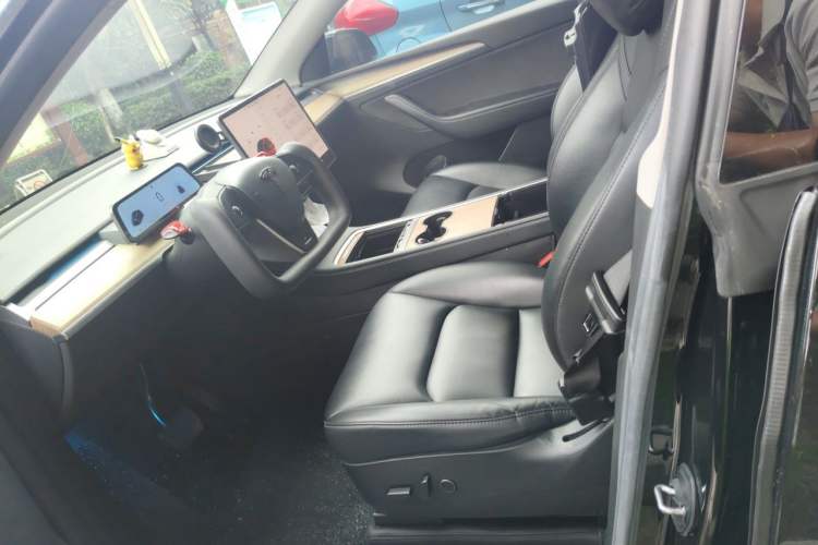 Used Tesla Model Y 2022 Long-Range All-Wheel-Drive Version Left Front Seat