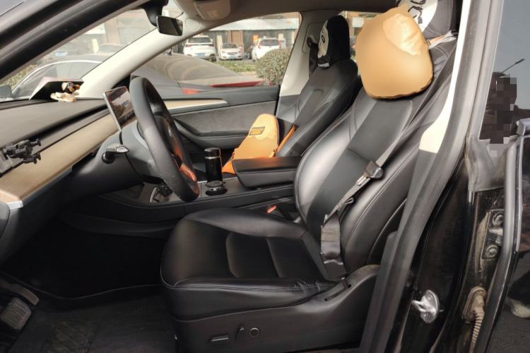 Used Tesla Model Y 2022 Long-Range All-Wheel-Drive Version Left Front Seat