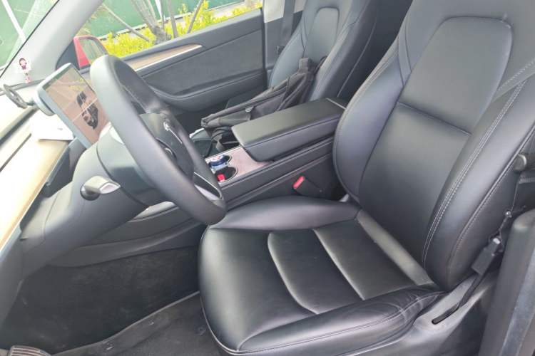 Used Tesla Model Y 2022 Rear-Wheel-Drive Version Left Front Seat