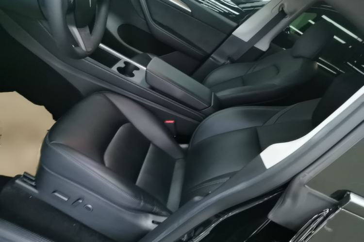 Used Tesla Model Y 2022 Rear-Wheel-Drive Version Left Front Seat