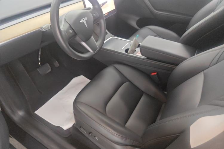 Used Tesla Model Y 2022 Rear-Wheel-Drive Version Left Front Seat