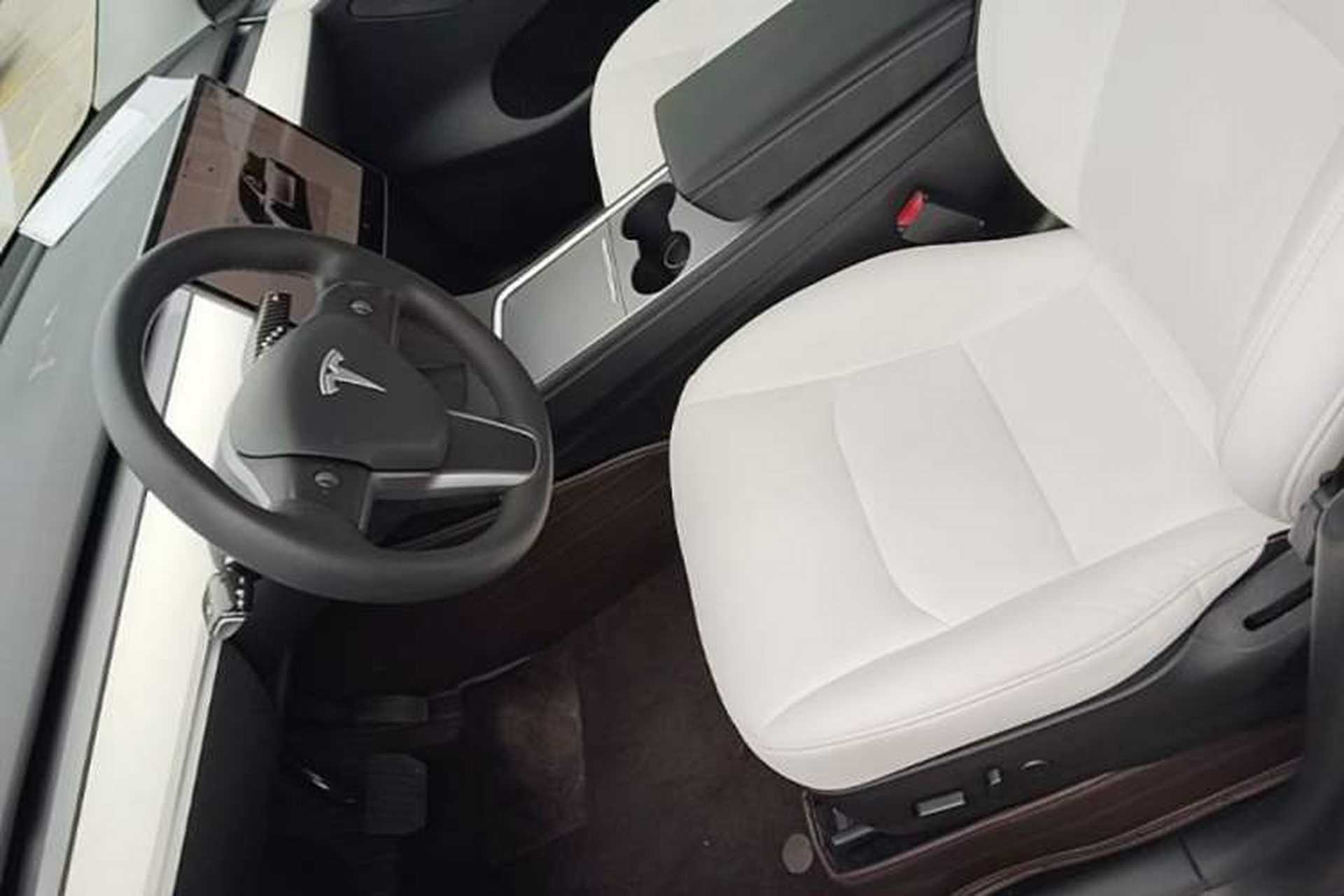 Used Tesla Model Y 2022 Long-Range All-Wheel-Drive Version Left Front Seat