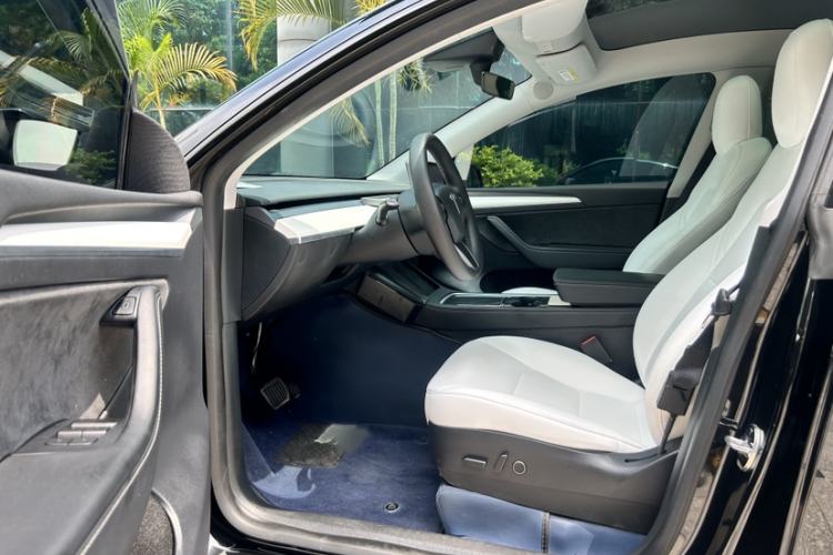 Used Tesla Model Y 2022 Rear-Wheel-Drive Version Left Front Seat