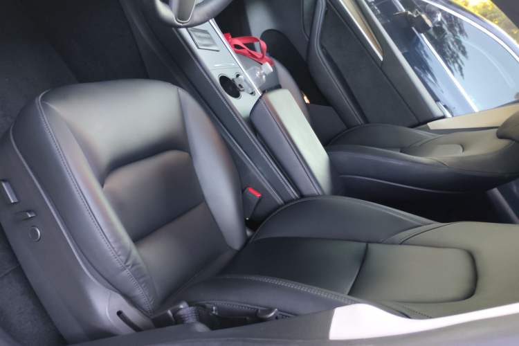 Used Tesla Model Y 2022 Rear-Wheel-Drive Version Left Front Seat