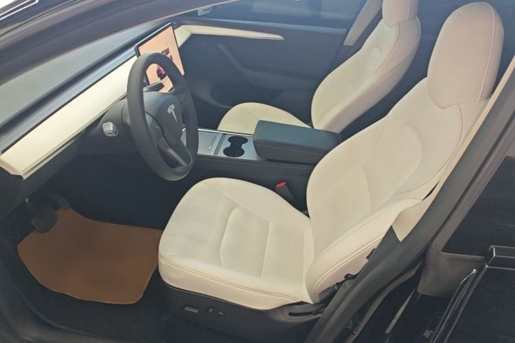 Used Tesla Model Y 2022 Long-Range All-Wheel-Drive Version Left Front Seat
