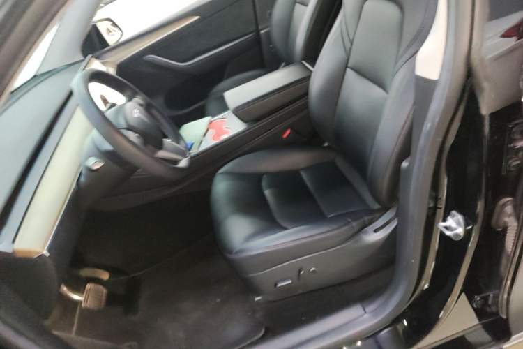 Used Tesla Model Y 2022 Long-Range All-Wheel-Drive Version Left Front Seat