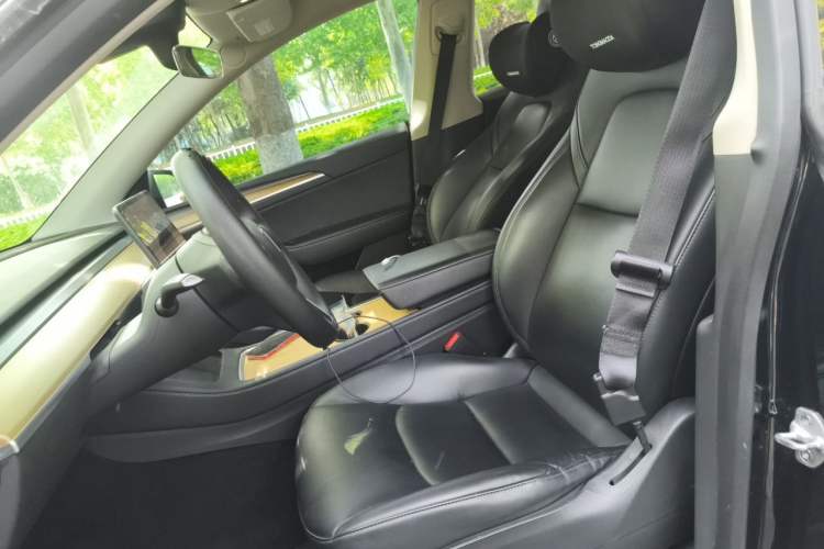 Used Tesla Model Y 2022 Long-Range All-Wheel-Drive Version Left Front Seat