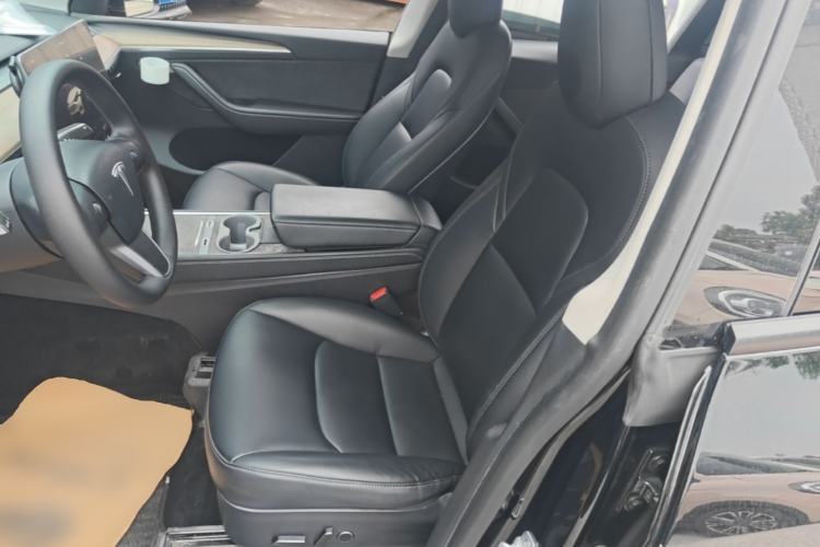 Used Tesla Model Y 2022 Long-Range All-Wheel-Drive Version Left Front Seat
