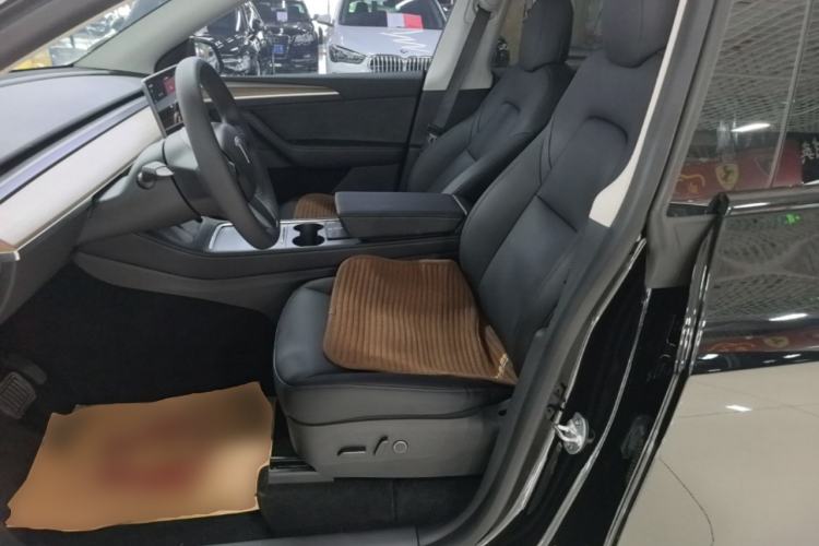 Used Tesla Model Y 2022 Rear-Wheel-Drive Version Left Front Seat