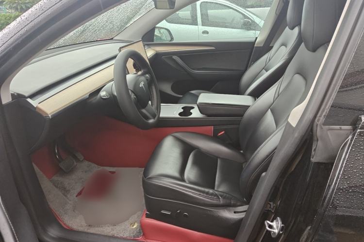 Used Tesla Model Y 2022 Long-Range All-Wheel-Drive Version Left Front Seat
