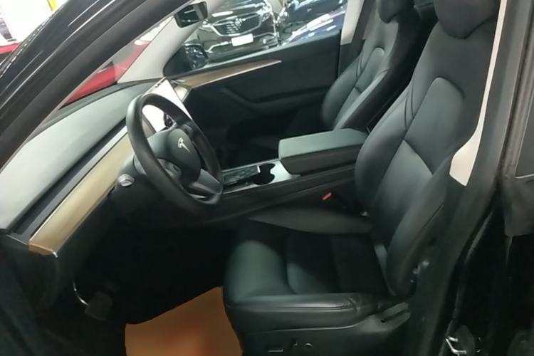 Used Tesla Model Y 2022 Long-Range All-Wheel-Drive Version Left Front Seat