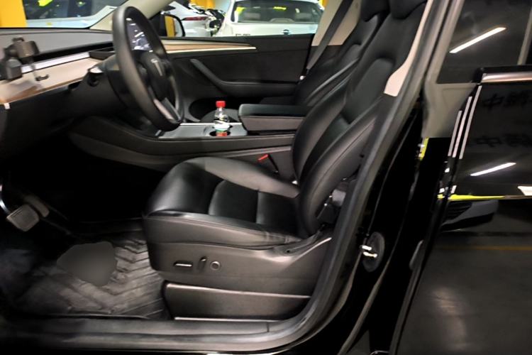 Used Tesla Model Y 2022 Rear-Wheel-Drive Version Left Front Seat