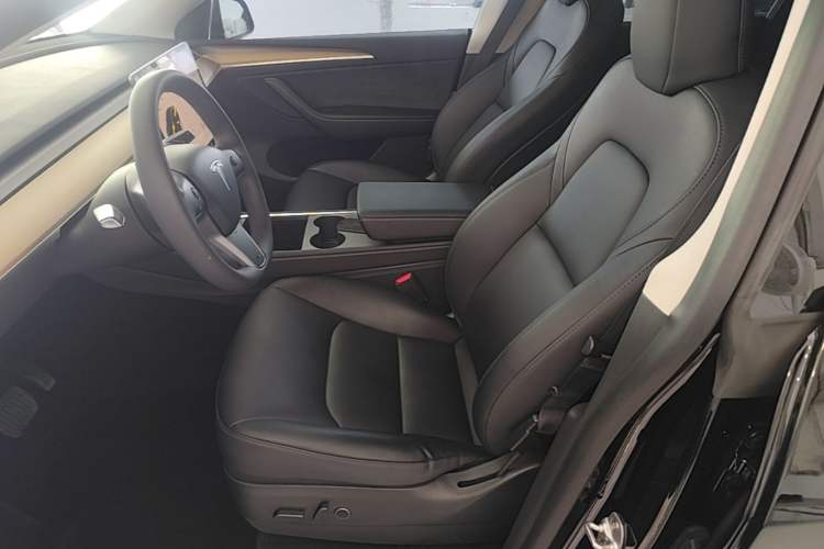 Used Tesla Model Y 2022 Rear-Wheel-Drive Version Left Front Seat