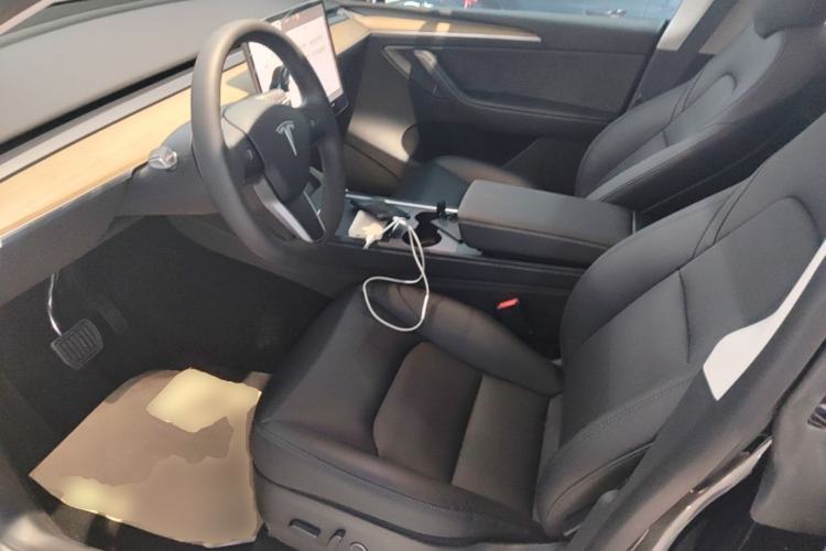 Used Tesla Model Y 2022 Rear-Wheel-Drive Version Left Front Seat
