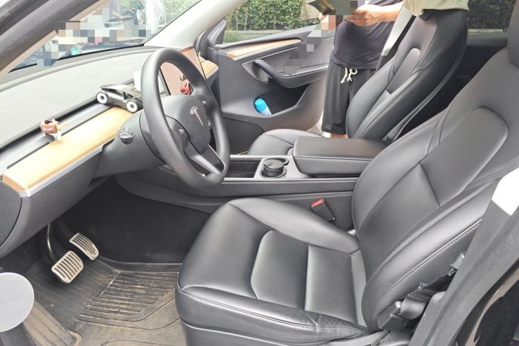 Used Tesla Model Y 2022 Long-Range All-Wheel-Drive Version Left Front Seat