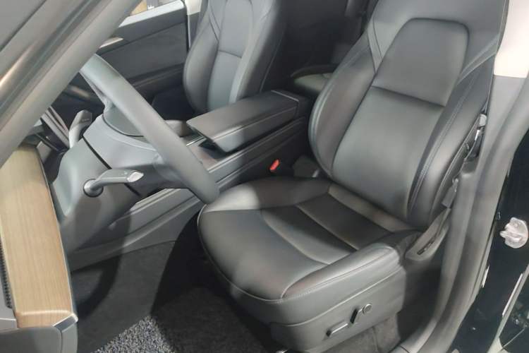 Used Tesla Model Y 2022 Rear-Wheel-Drive Version Left Front Seat