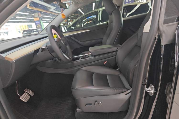 Used Tesla Model Y 2022 Performance High-Performance All-Wheel-Drive Version Left Front Seat