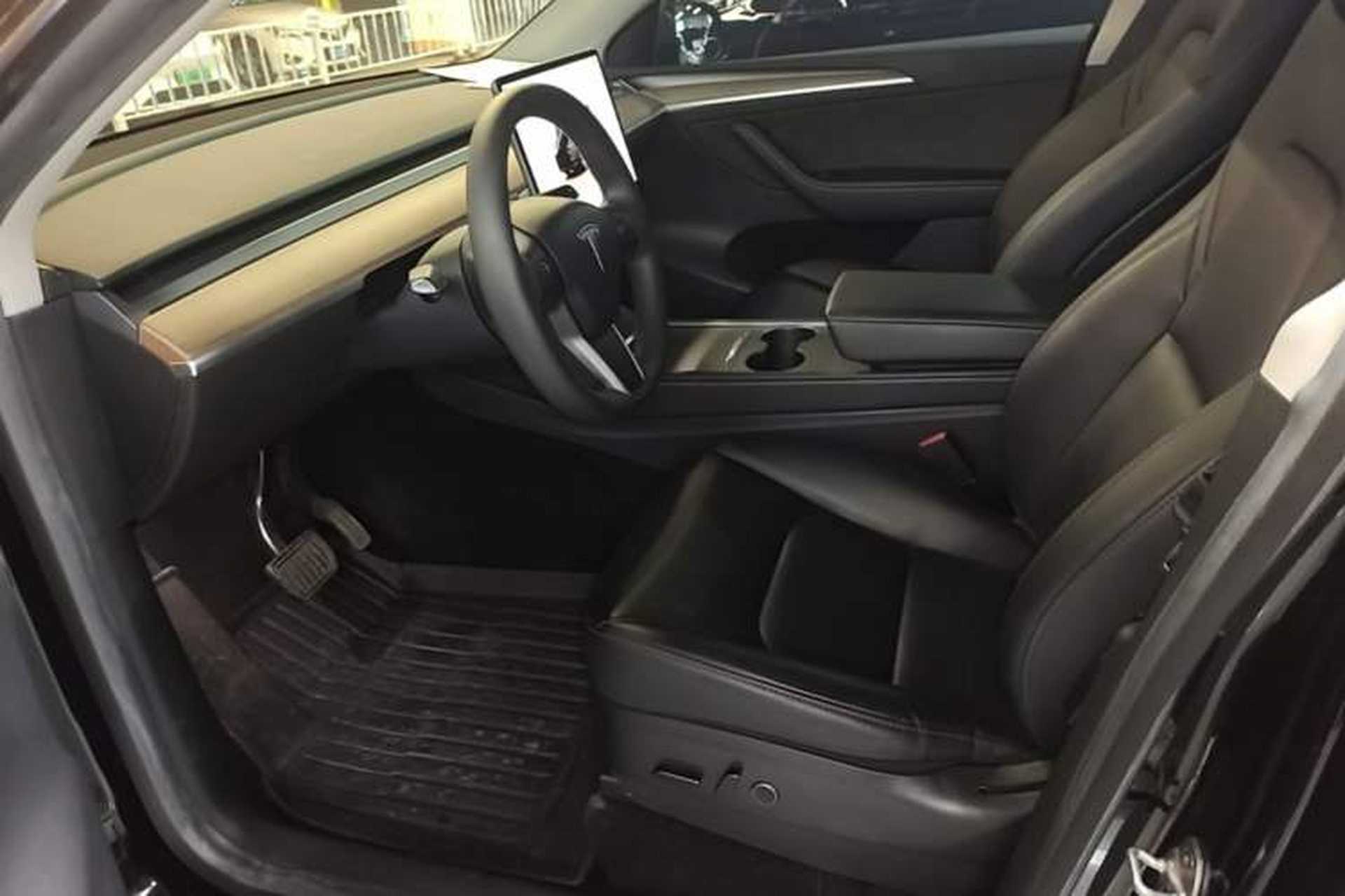 Used Tesla Model Y 2022 Rear-Wheel-Drive Version Left Front Seat