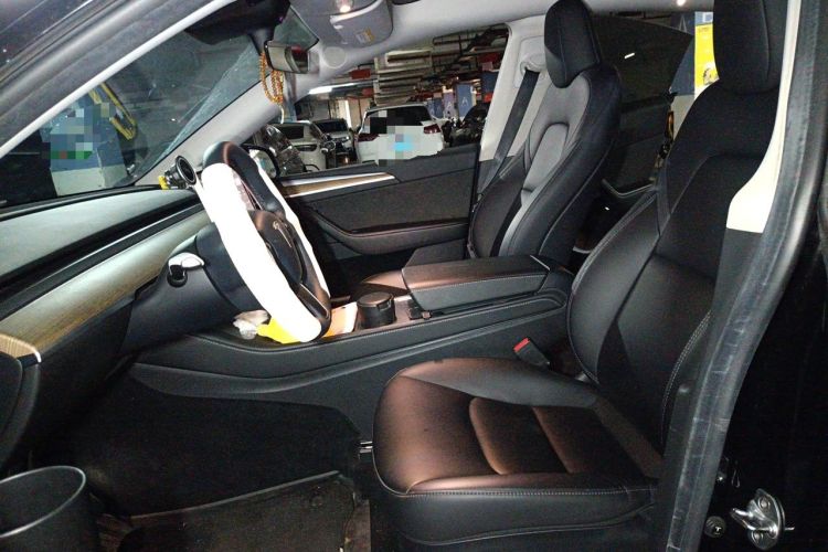 Used Tesla Model Y 2022 Rear-Wheel-Drive Version Left Front Seat