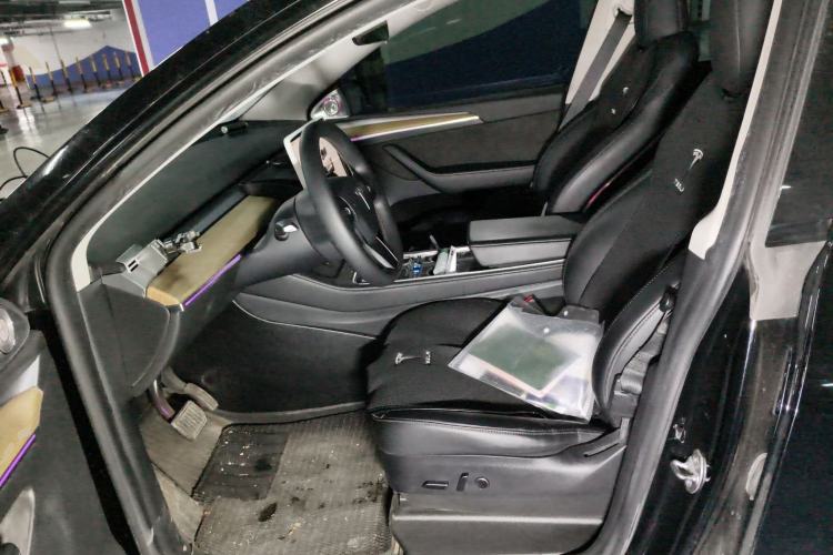 Used Tesla Model Y 2022 Long-Range All-Wheel-Drive Version Left Front Seat