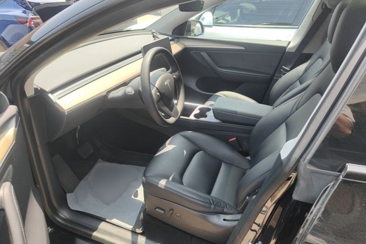 Used Tesla Model Y 2022 Rear-Wheel-Drive Version Left Front Seat