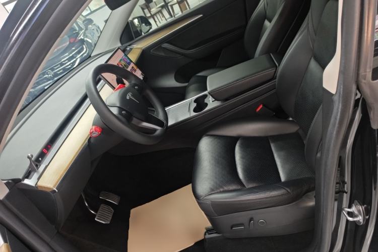 Used Tesla Model Y 2022 Rear-Wheel-Drive Version Left Front Seat