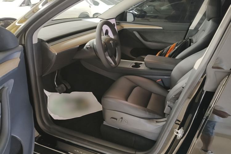 Used Tesla Model Y 2022 Rear-Wheel-Drive Version Left Front Seat