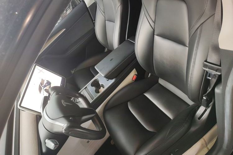 Used Tesla Model Y 2022 Long-Range All-Wheel-Drive Version Left Front Seat