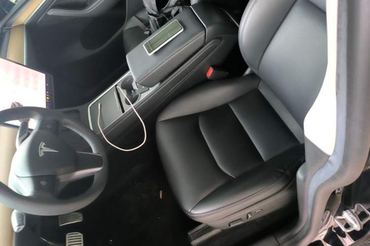 Used Tesla Model Y 2022 Rear-Wheel-Drive Version Left Front Seat