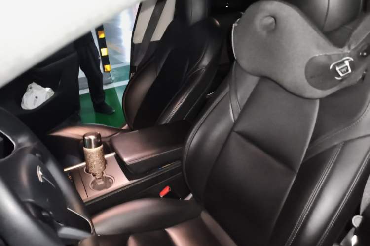 Used Tesla Model Y 2022 Rear-Wheel-Drive Version Left Front Seat