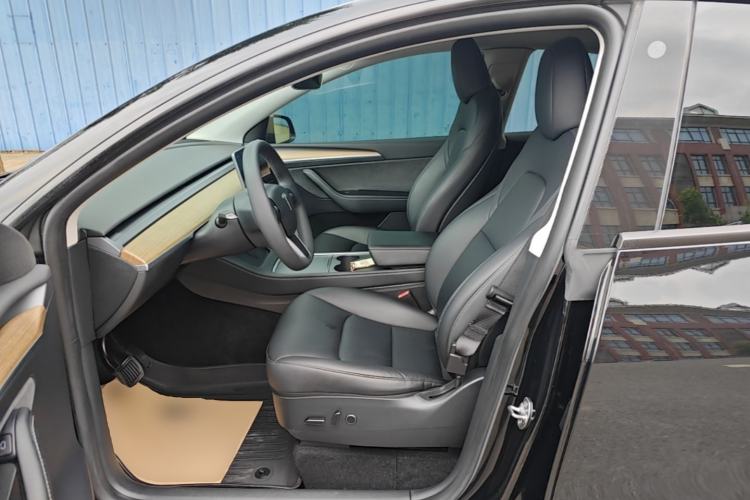 Used Tesla Model Y 2022 Rear-Wheel-Drive Version Left Front Seat