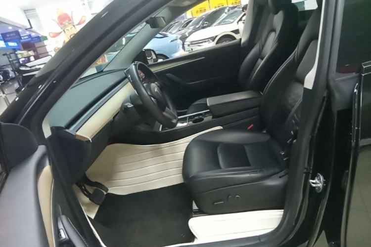 Used Tesla Model Y 2022 Long-Range All-Wheel-Drive Version Left Front Seat