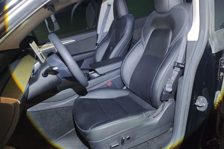 Used Tesla Model Y 2022 Rear-Wheel-Drive Version Left Front Seat