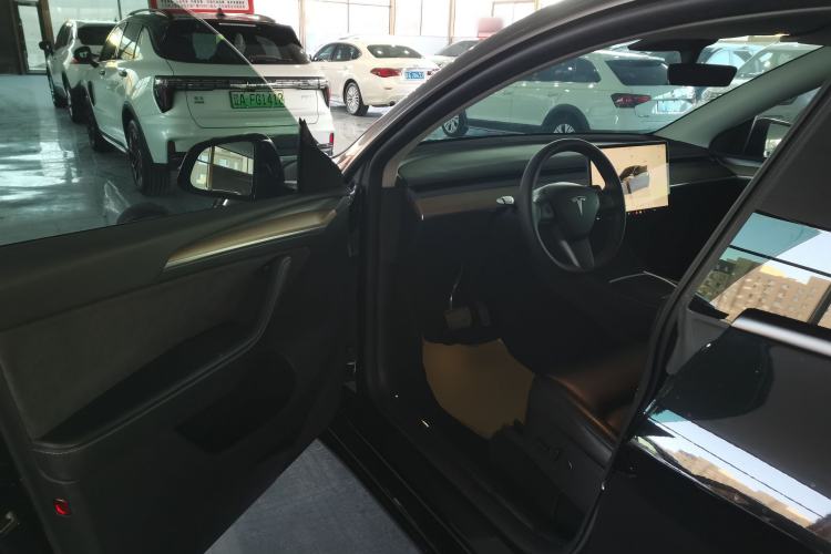 Used Tesla Model Y 2022 Rear-Wheel-Drive Version Left Front Seat