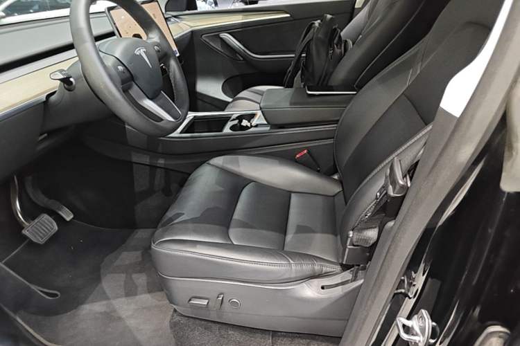 Used Tesla Model Y 2022 Long-Range All-Wheel-Drive Version Left Front Seat
