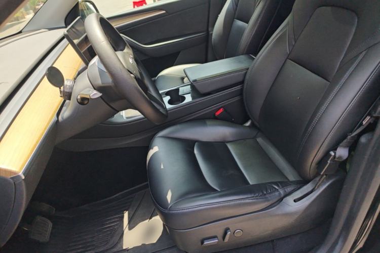 Used Tesla Model Y 2022 Long-Range All-Wheel-Drive Version Left Front Seat