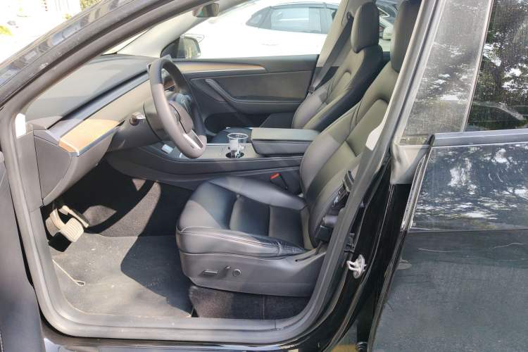Used Tesla Model Y 2022 Rear-Wheel-Drive Version Left Front Seat