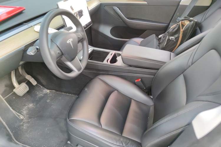 Used Tesla Model Y 2022 Long-Range All-Wheel-Drive Version Left Front Seat