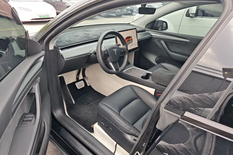 Used Tesla Model Y 2022 Performance High-Performance All-Wheel-Drive Version Left Front Seat