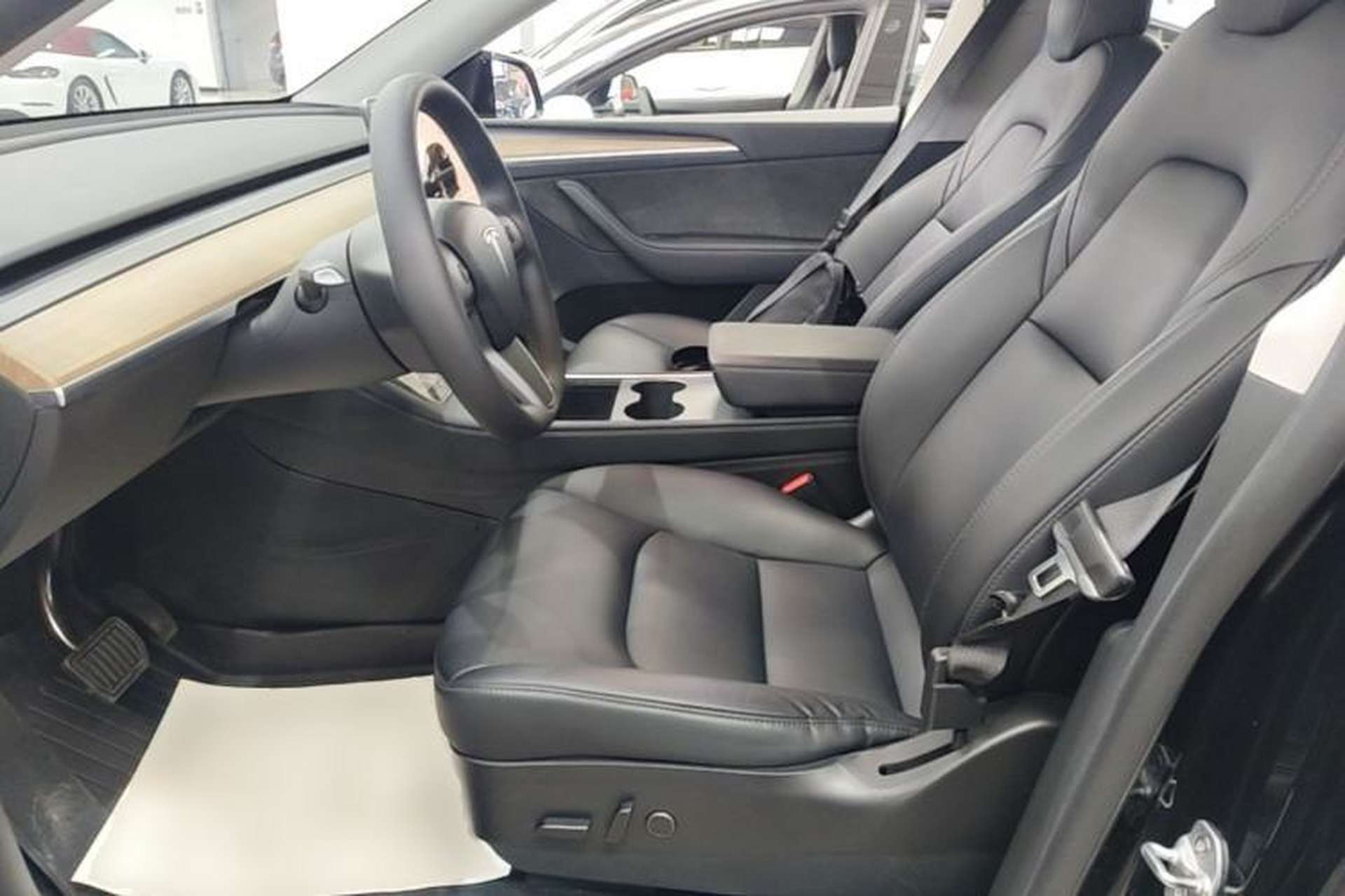 Used Tesla Model Y 2022 Rear-Wheel-Drive Version Left Front Seat