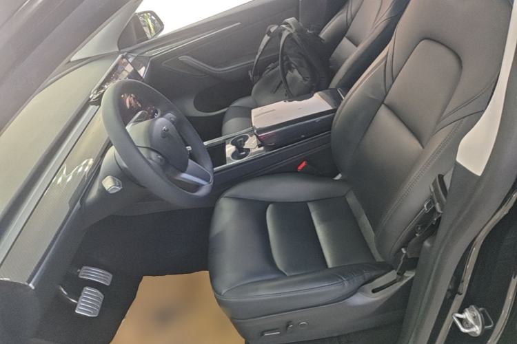 Used Tesla Model Y 2022 Long-Range All-Wheel-Drive Version Left Front Seat