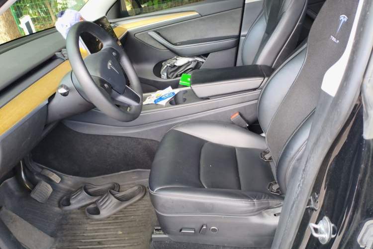 Used Tesla Model Y 2022 Long-Range All-Wheel-Drive Version Left Front Seat