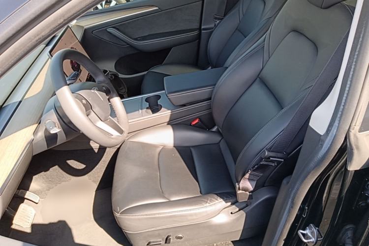 Used Tesla Model Y 2022 Rear-Wheel-Drive Version Left Front Seat