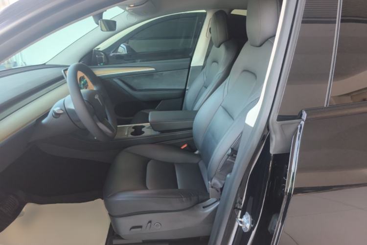 Used Tesla Model Y 2022 Long-Range All-Wheel-Drive Version Left Front Seat