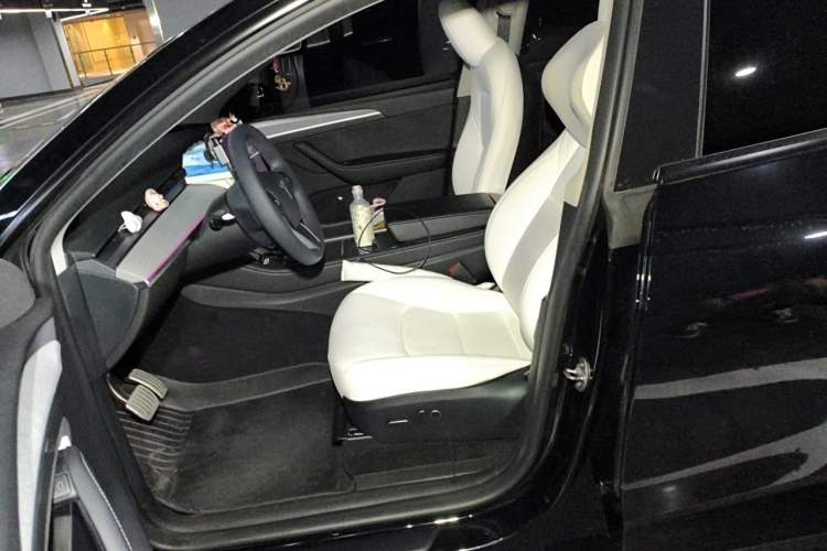 Used Tesla Model Y 2022 Performance High-Performance All-Wheel-Drive Version Left Front Seat