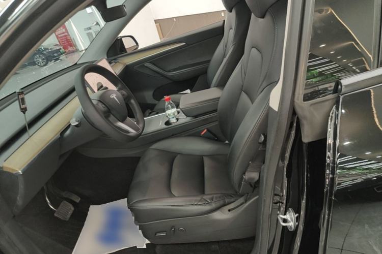 Used Tesla Model Y 2022 Rear-Wheel-Drive Version Left Front Seat