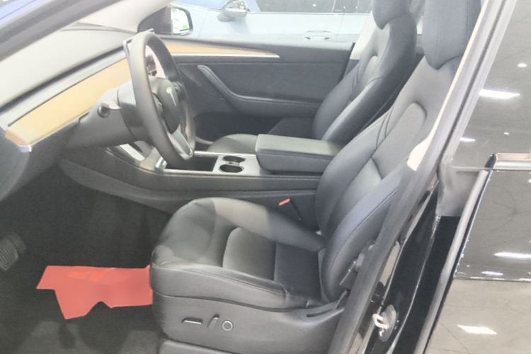 Used Tesla Model Y 2022 Long-Range All-Wheel-Drive Version Left Front Seat